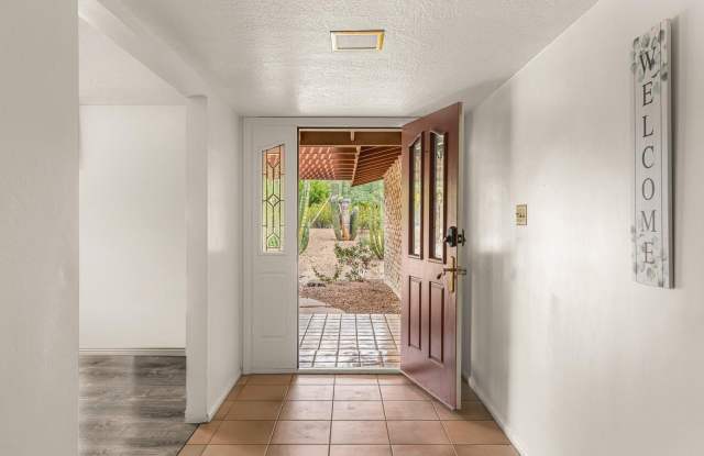 5901 E Cactus Wren Gallery 2
