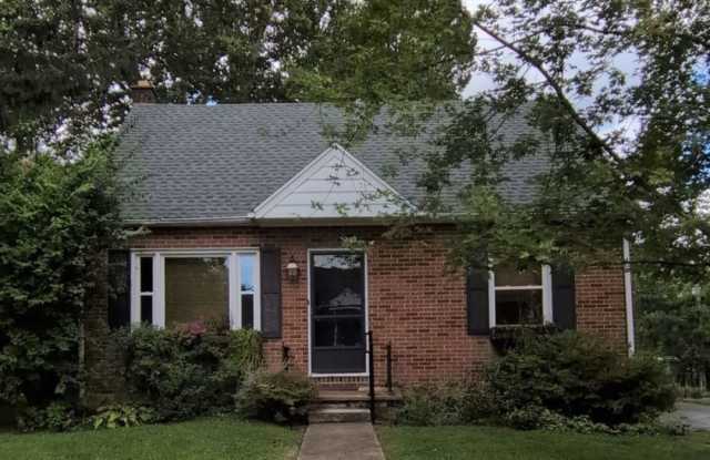 Single Family Home with Bonus Room Gallery 1