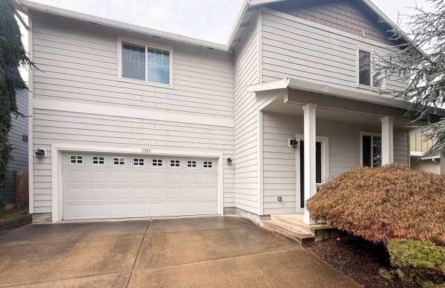 Two Story Home with Fenced Backyard ~ Glacier View 1385 - 1385 Glacier View Street Southeast, Salem, OR 97317