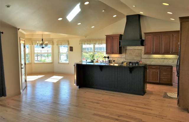 High End Living In Quaint Los Alamos Gallery 4