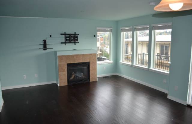 2556 Waterside Lane Gallery 3