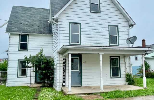 For Rent: 121 Maple St, Howard – Spacious Single Family Home with Garage  Yard! photos photos