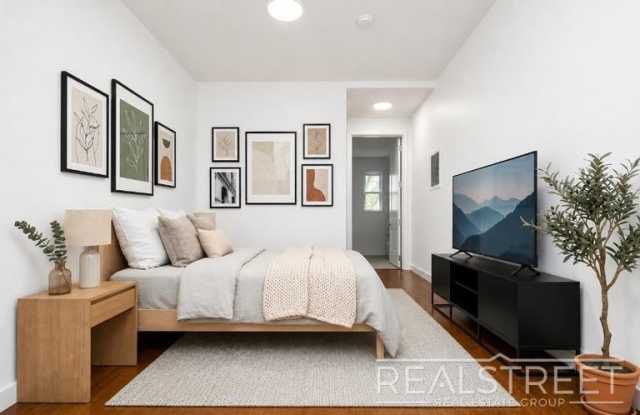 890 Jefferson Avenue Gallery 4