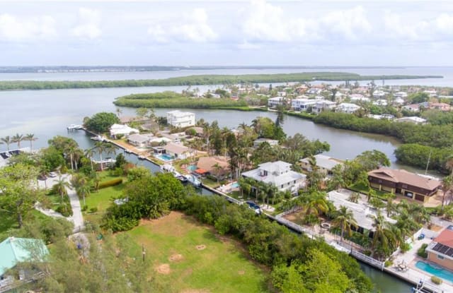 589 BAYVIEW DRIVE - 589 Bayview Drive, Longboat Key, FL 34228