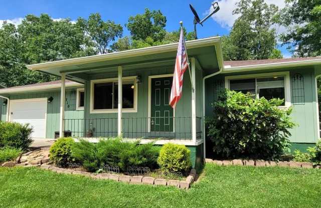 Darling *UNFURNISHED* two bedroom / 2 bath home located in the middle of beautiful Fairfield Glade. - 129 Jasper Drive, Fairfield Glade, TN 38558