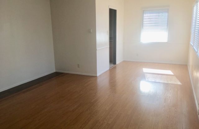 5018 STEVELY AVENUE Gallery 4