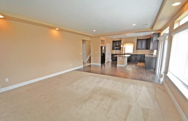 10768 Wheeling Drive Gallery 4