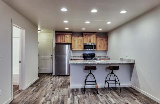 1017 East Iowa Avenue - 4 - 1017 East Iowa Avenue, Nampa, ID 83686