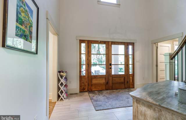 1135 ROMSEY Drive Gallery 4