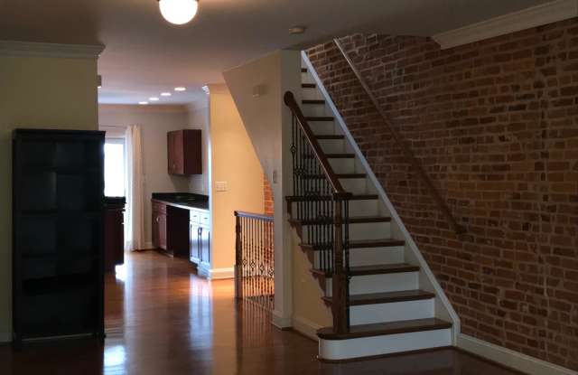 612 S CLINTON STREET Gallery 3