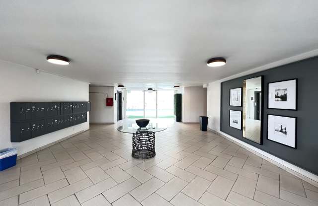 Tarzana Five Apartments Gallery 4