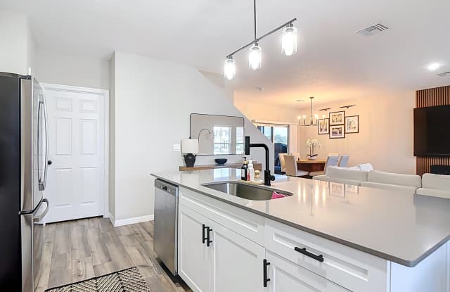 1504 Hummingbird Road Gallery 2