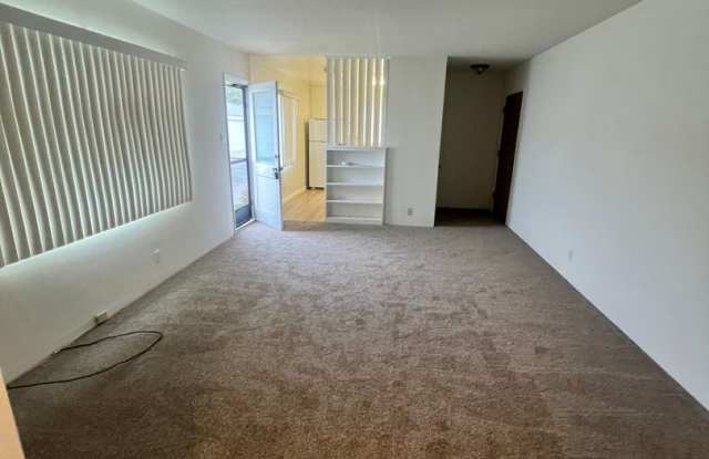 Midtown Ventura - One bedroom, one bath downstairs apartment Gallery 4