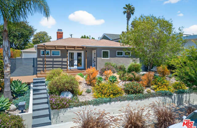 2121 Marine St photos photos