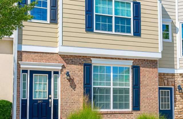 Large townhome in great Canton location - 139 Riverstone Commons Circle, Canton, GA 30114