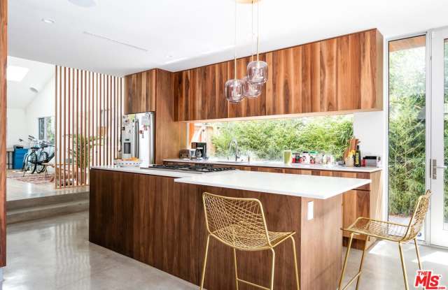 525 WESTMINSTER Avenue Gallery 3
