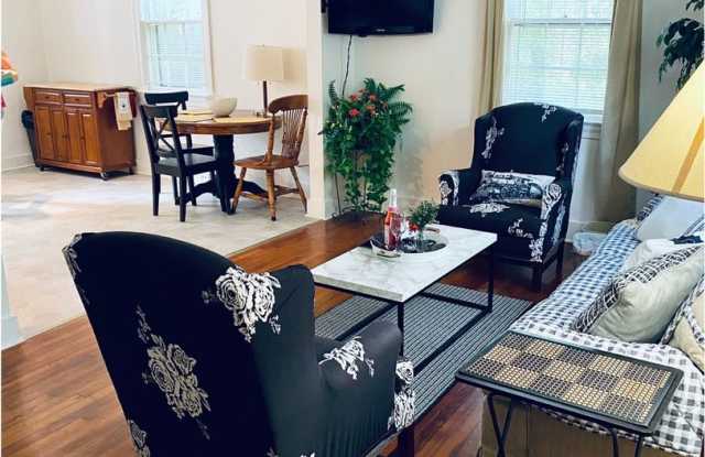 Charming Summerville Rental in a Convenient Location! Gallery 3