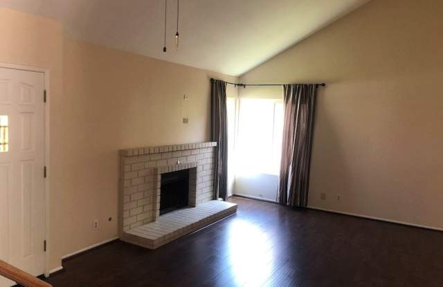 2255 wisteria Gallery 3