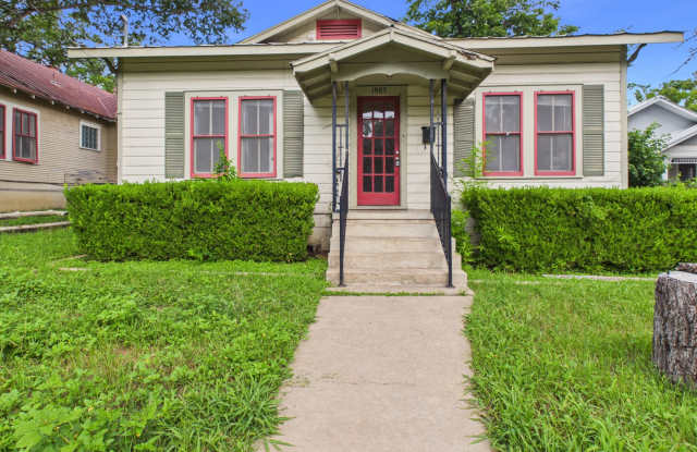 1903 David St Gallery 1