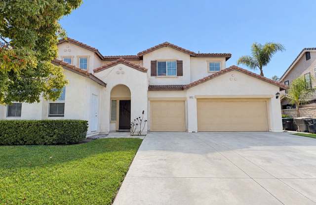 EASTVALE GREAT NEIGHBORHOOD- 4+2.5 EXECUTIVE HOME, QUIET NEIGHBORHOOD - AVAILABLE NOW!!!  3 CAR GARAGE SPACES + 3 DRIVEWAY SPACES, STREET PARKING AVAILABLE Gallery 3