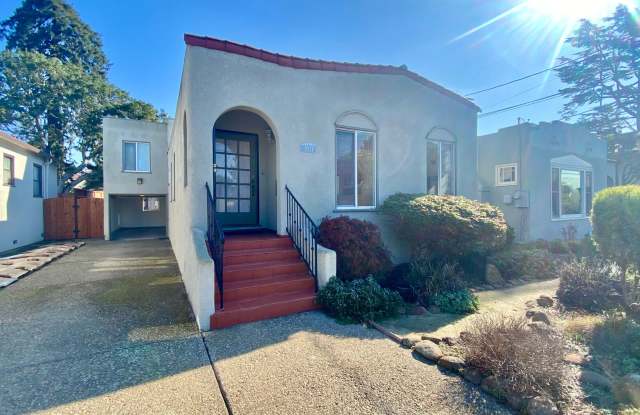 Fantastic Single Family Home w/ Huge Backyard, 1-Car Garage  Plenty of Storage Space! photos photos