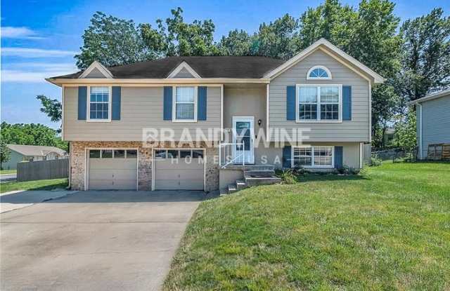 1137 Northeast Bryco Drive - 1137 Northeast Bryco Drive, Lee's Summit, MO 64086