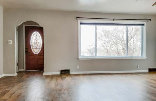 PET FRIENDLY 3 BEDROOM HOME NEXT TO JR HIGH Gallery 3