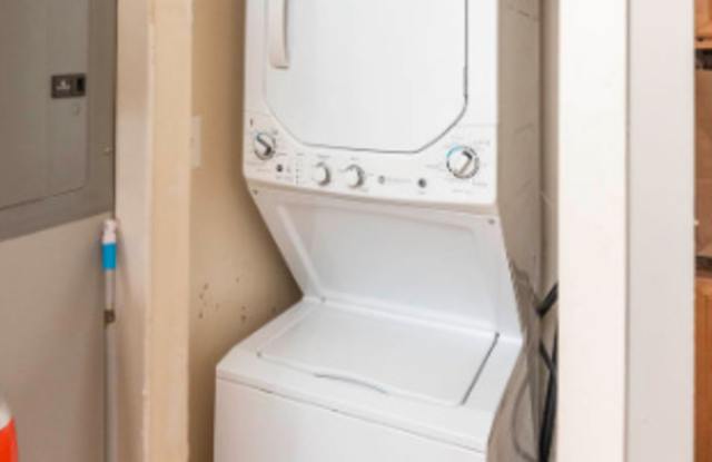 1310 W Montrose photos photos