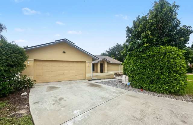 3 Bed / 2 Bath Home for Rent in Fort Myers Gallery 1