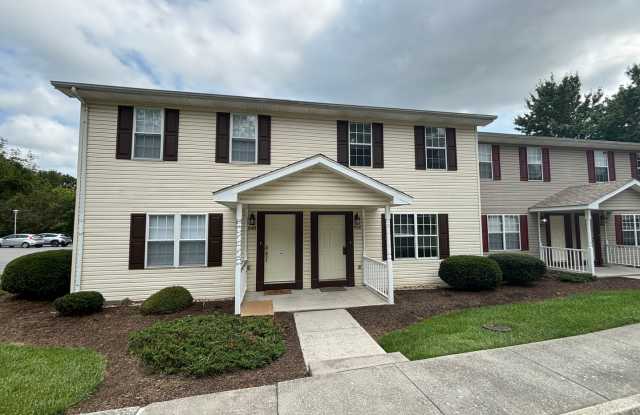 4 Bedroom 3 Bath with Den Townhouse Gallery 3