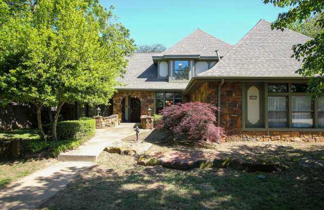 Space Galore In This Jenks South East Home! photos photos