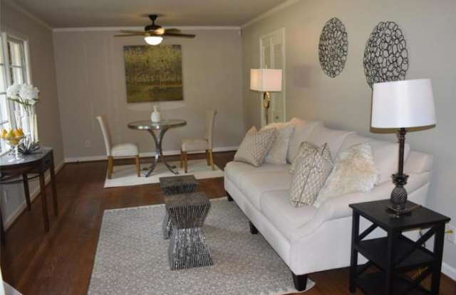6615 Wright Circle Gallery 4