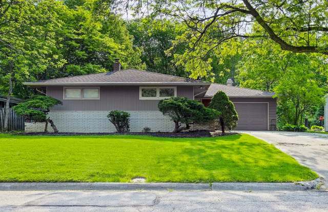 4 Bed 4 Bath Home, over 3000 sq ft, Gallery 1