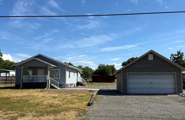Spacious 4-Bedroom Home with Detached Garage & Large Yard in Clarkston photos photos