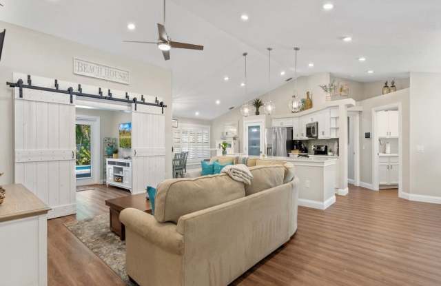 9575 Frangipani Drive Gallery 3