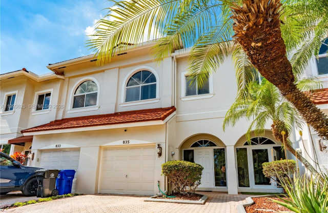 835 NE 17th Way photos photos