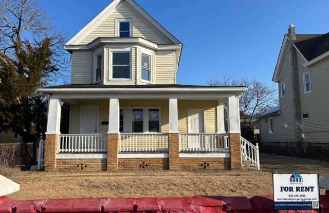 Newly Renovated 5 Bedroom 2.5 Bath House photos photos