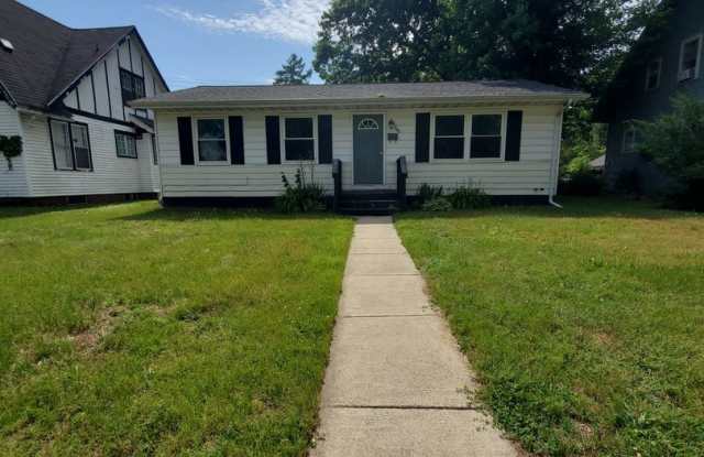 Spacious Four Bedroom Two Bath Home in Benton Harbor photos photos