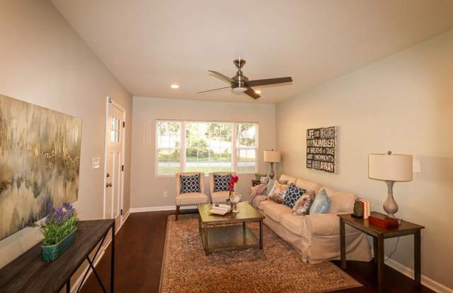 2473 HILLCREST Drive Gallery 4