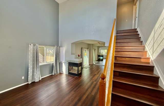 Beautiful 2 Bedroom Townhome- Minutes from Fort Carson Gallery 3