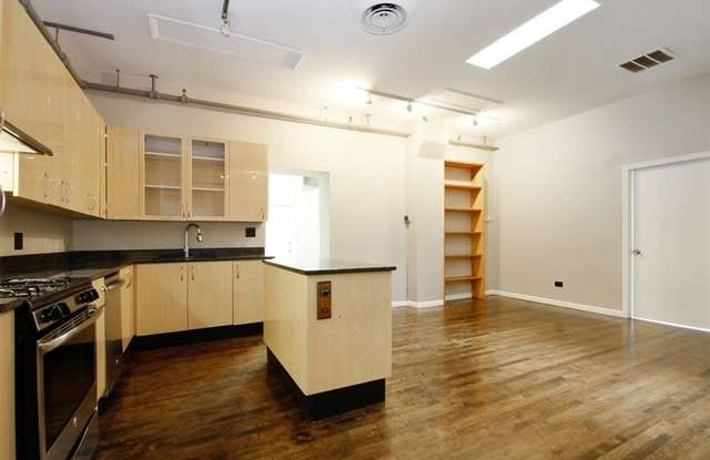 2013 West Division Street Gallery 3