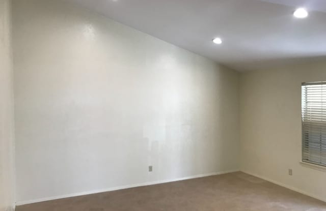1802 Prairie Knoll Ct B Gallery 3