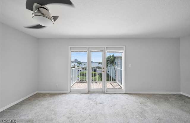 3338 N Key Drive unit: 4 photos photos