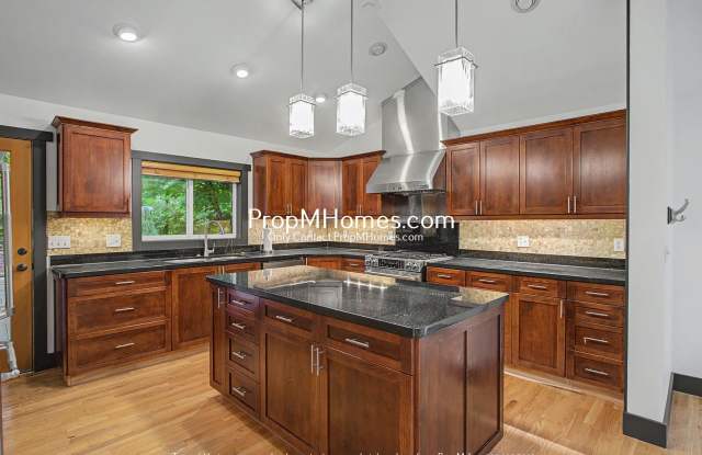 Unique Luxury Three Bedroom Home in Hallinan! photos photos