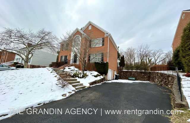 4453 Brentwood Court Gallery 3