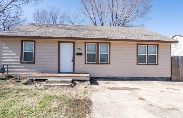 Beautifully remodeled 3/2 in West Tulsa - easy access to anywhere in the city! photos photos