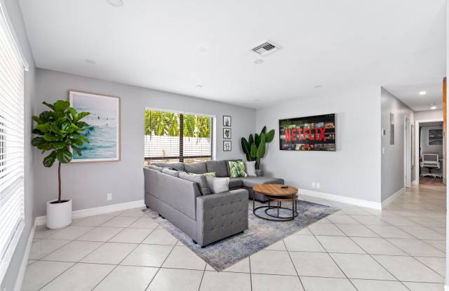 3372 NE 5th Drive Gallery 4