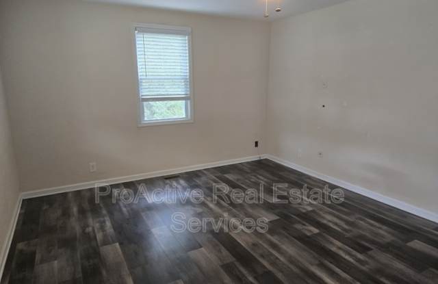 133 e bay Ave Gallery 2