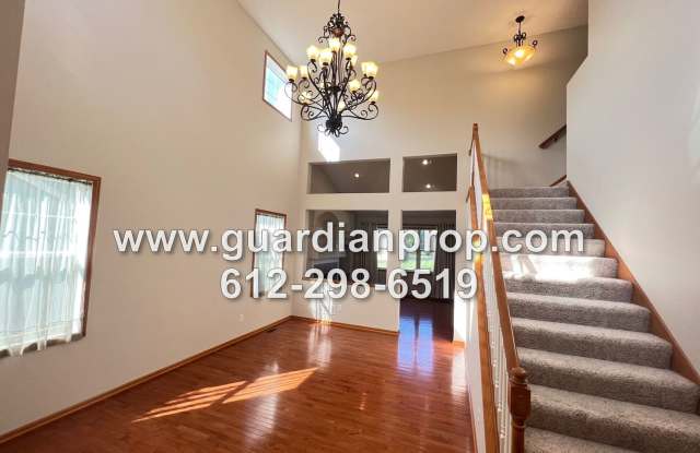 House in Club West Development in Blaine, Open Floor Plan, Vaulted Ceilings, Updated Kitchen, 3 Car Garage Gallery 2