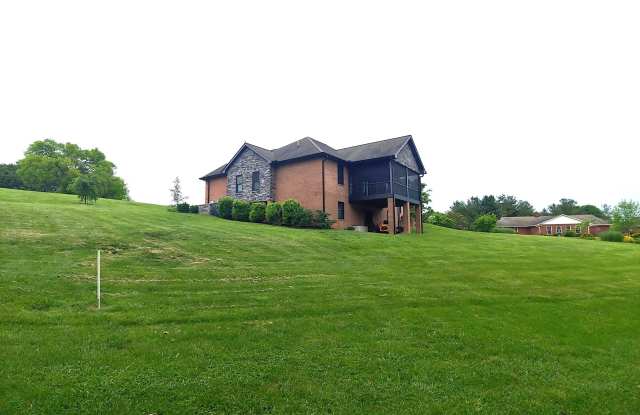 705 Constitution Drive Gallery 3